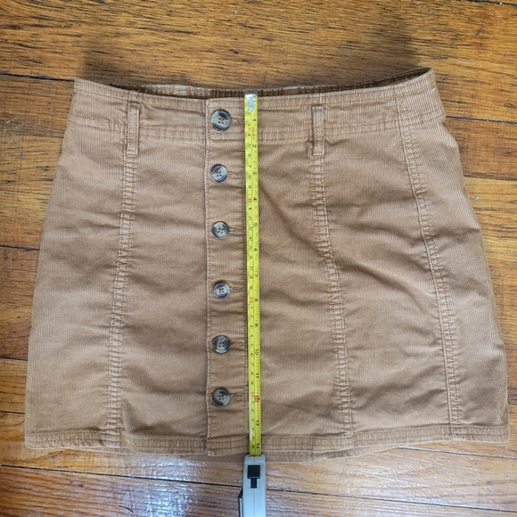 American Eagle Corduroy Button-Front Mini Skirt Sz 4 - Picture 3 of 6